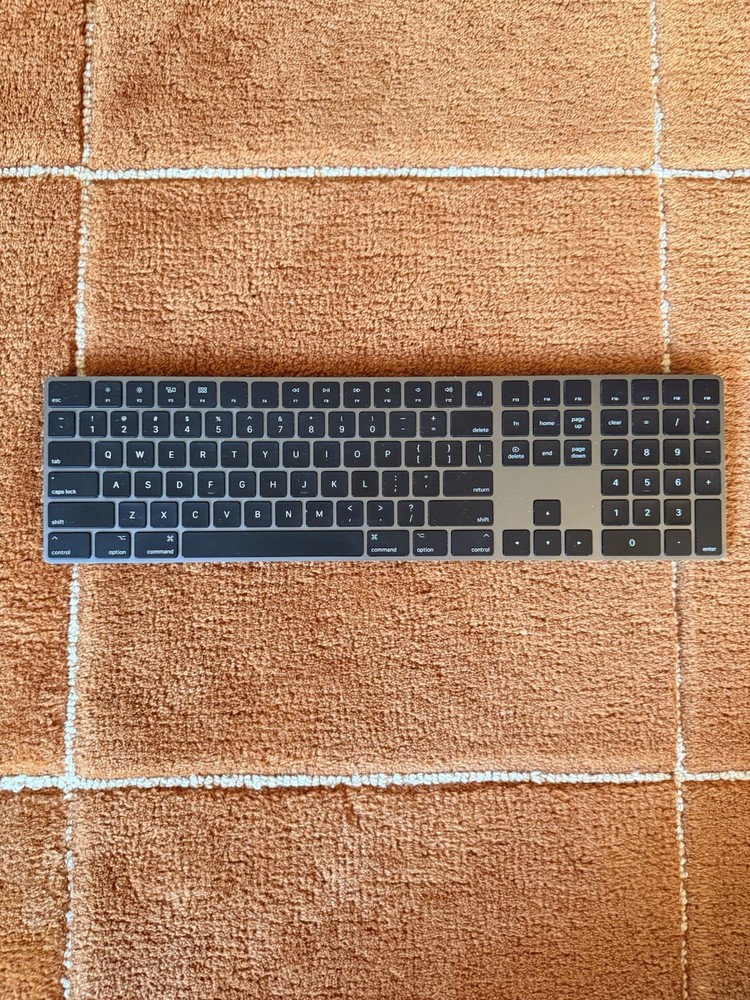 Apple Magic Keyboard & Mouse Combo Dark Gray Mint Condition No Box