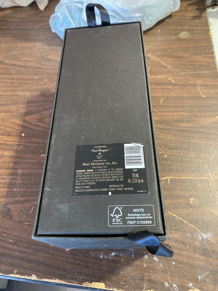 DOM PERIGNON Empty Box & Pamphlet - Vintage 2010. GOOD Condition.