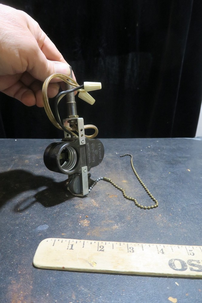 Double socket bakelite pull down switch Part Vintage Chandelier cluster LEVITON