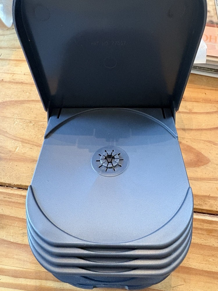 PORTABLE 5 CD OR DVD PORTABLE PLASTIC STORAGE CASE BRAND NEW