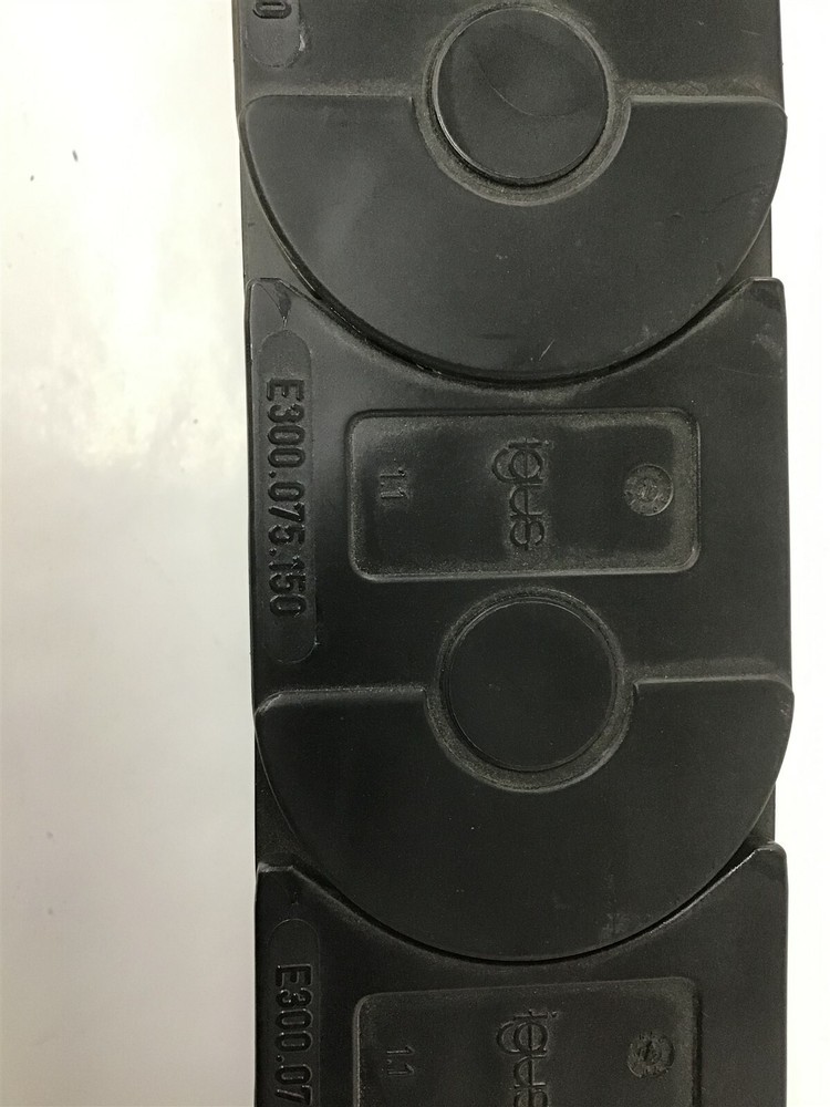 Igus E300.075.150 Chain Cable With Mounting Bracket 19 1/2" Long