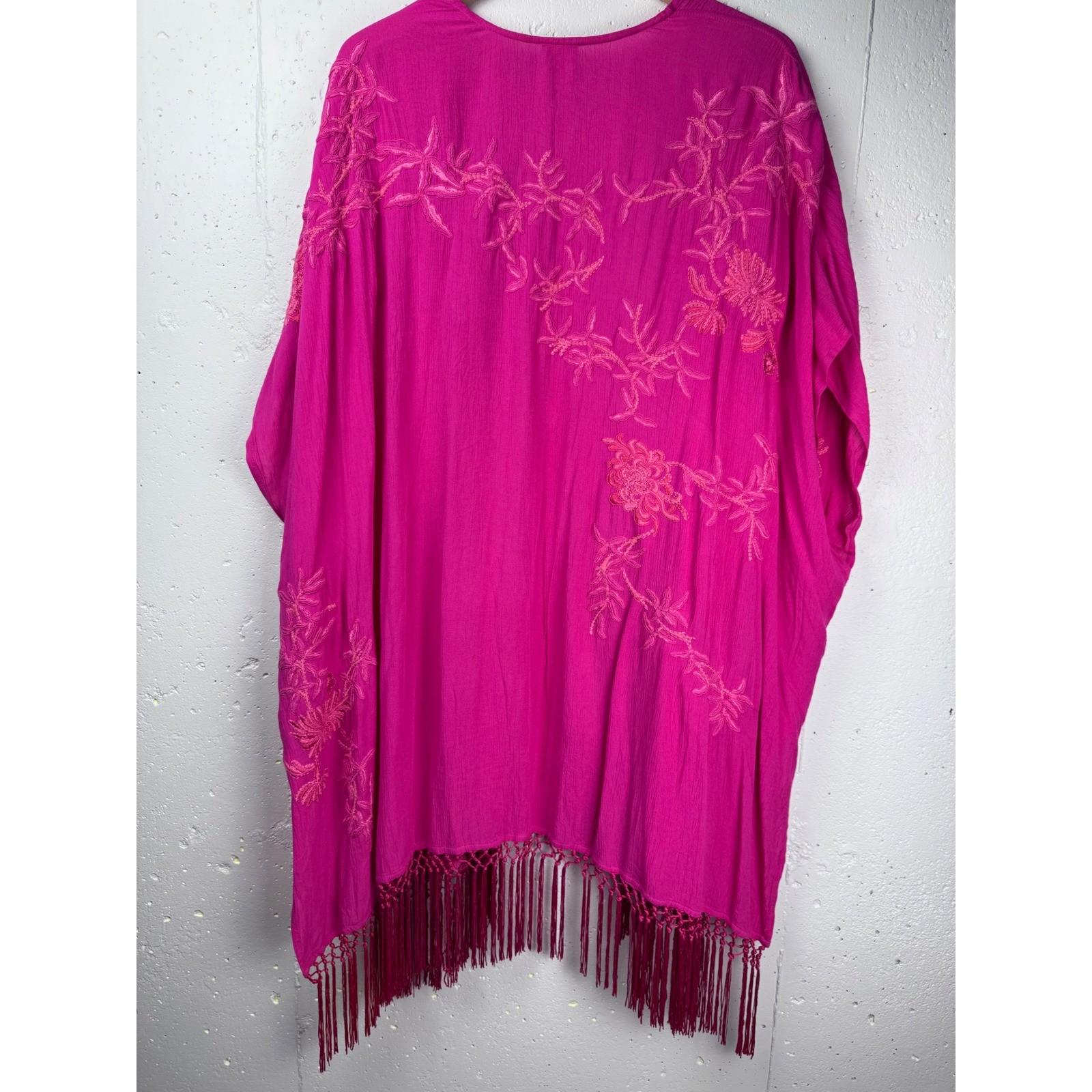 Chicos Floral Embroidered Ruana wrap in summer Berry Pink Kimono Fringe One Size