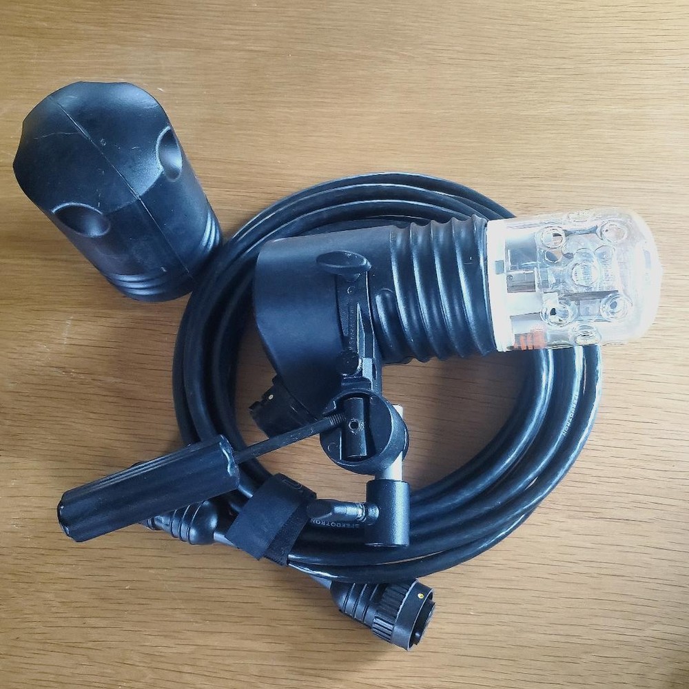 Speedotron 202VF 2400 W/SMax