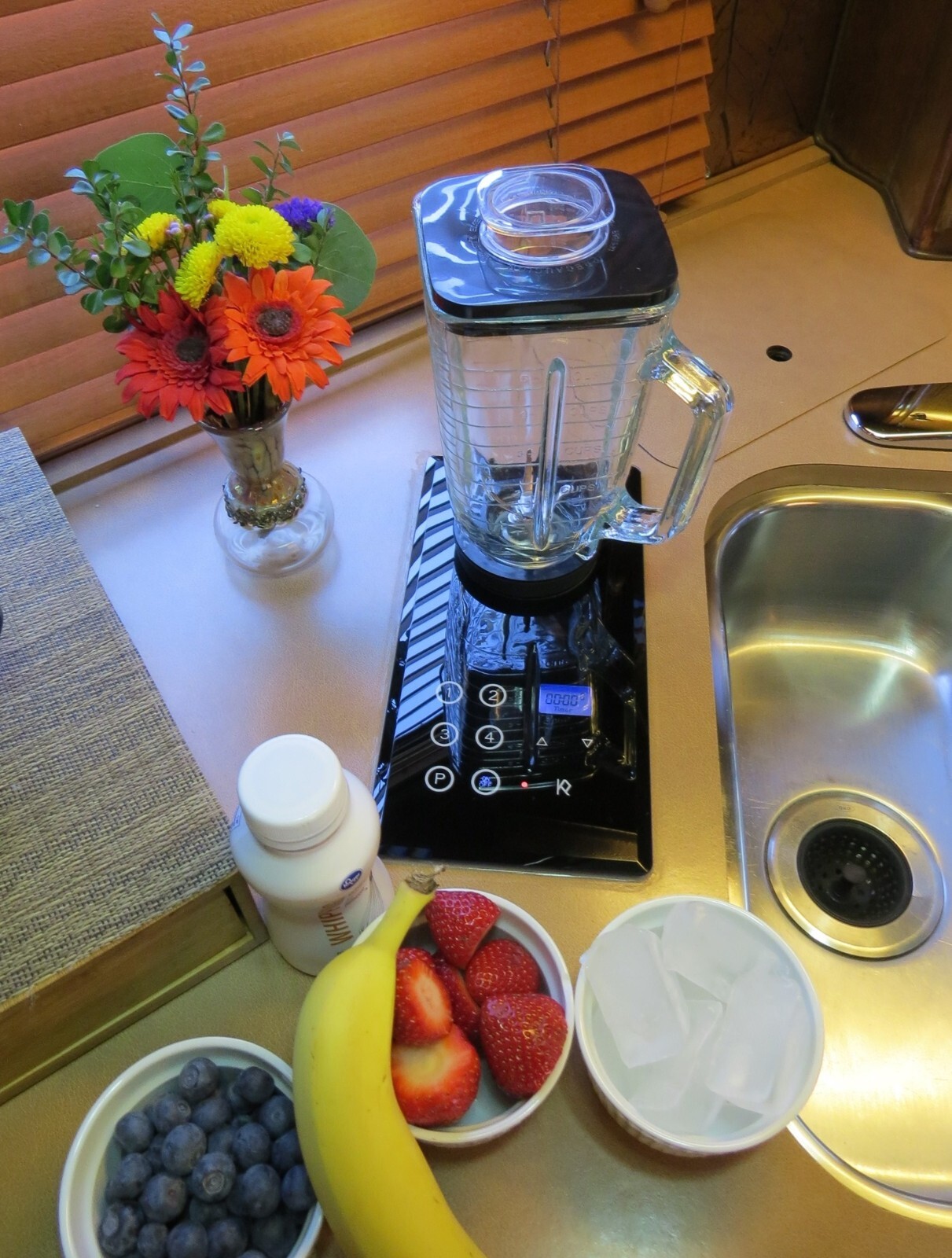 Built-in Blender: (Replaces Nutone Food Center) 1000W + Cover + 6 cup Gl Blender