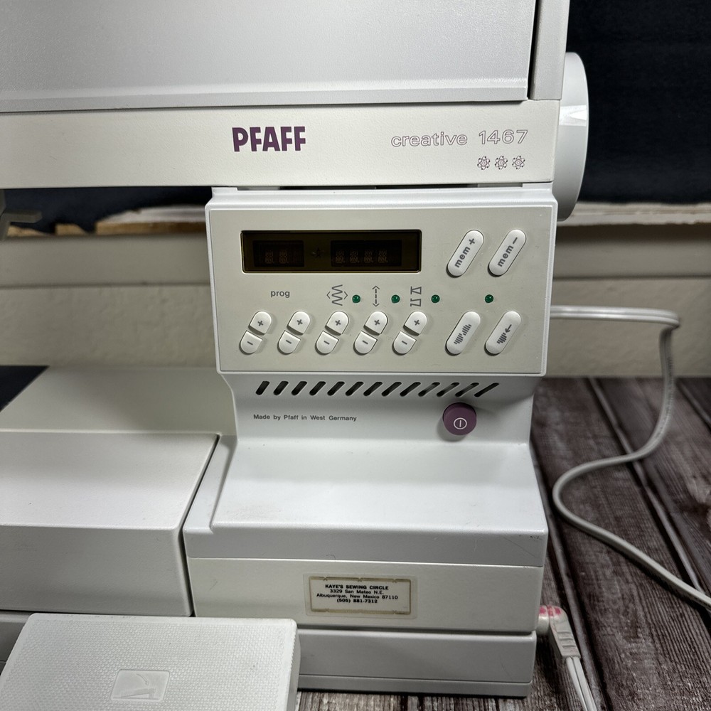 PFAFF Creative 1467 Sewing Machine W/ Pedal, Case