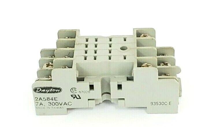 DAYTON 2A584E SOCKET RELAYS 7A, 300VAC