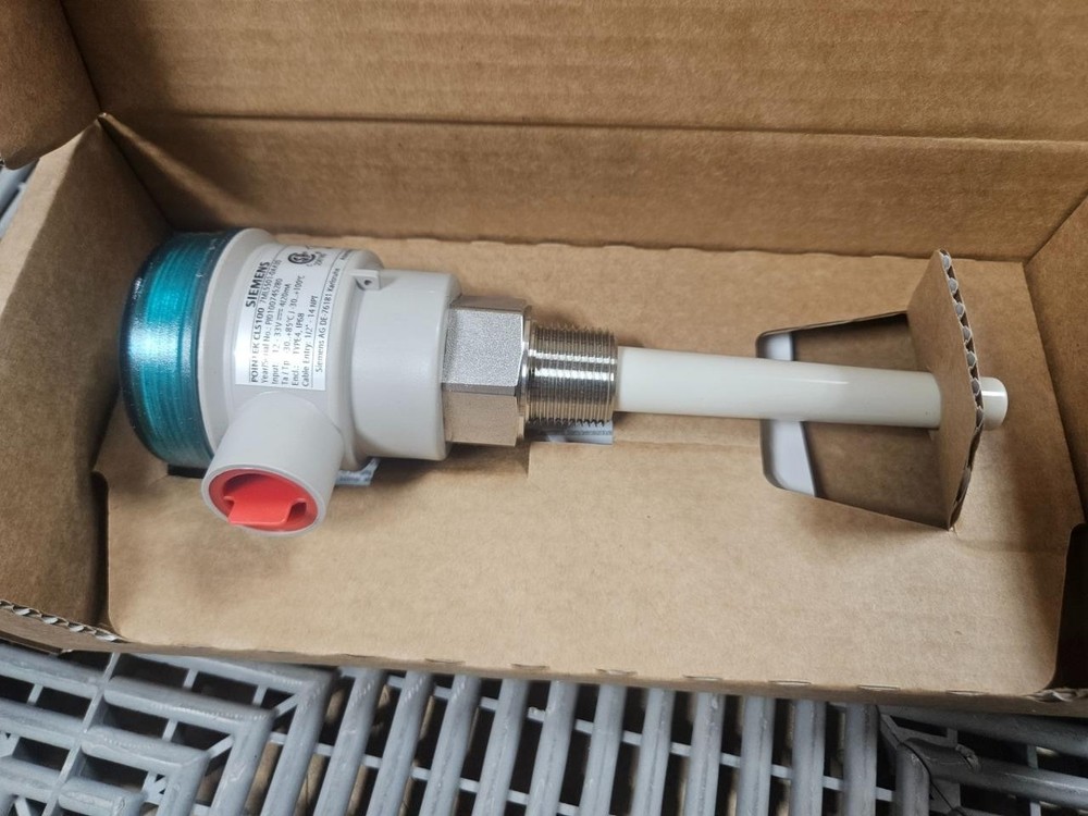 New Siemens 7ML5501-0AA30 Level Transmitter CLS100 SS Process Connection