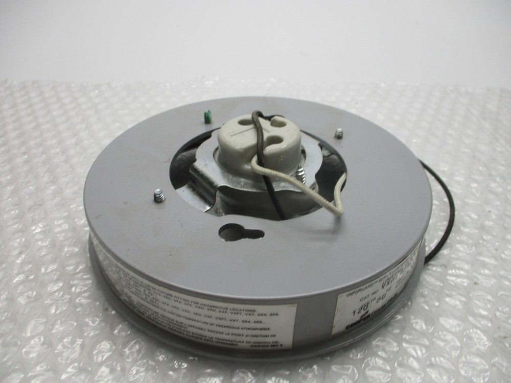 COOPER VXHF23GP LAMP BASE UNMP