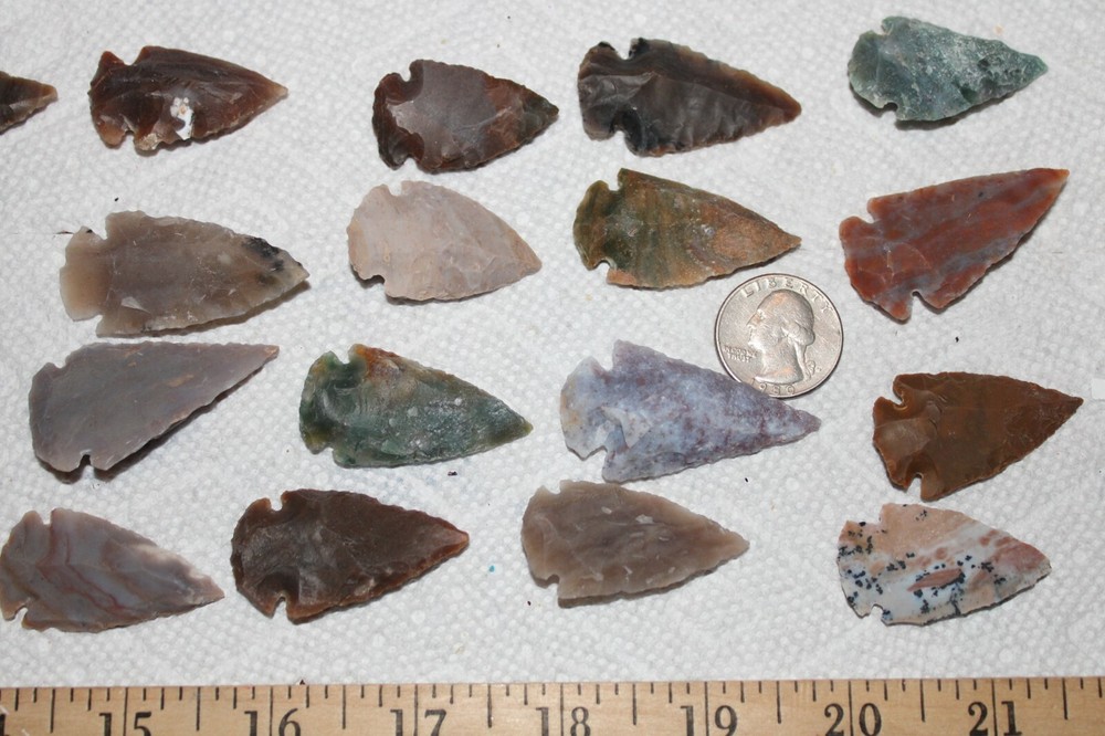 25 jasper Arrowheads per lot.
