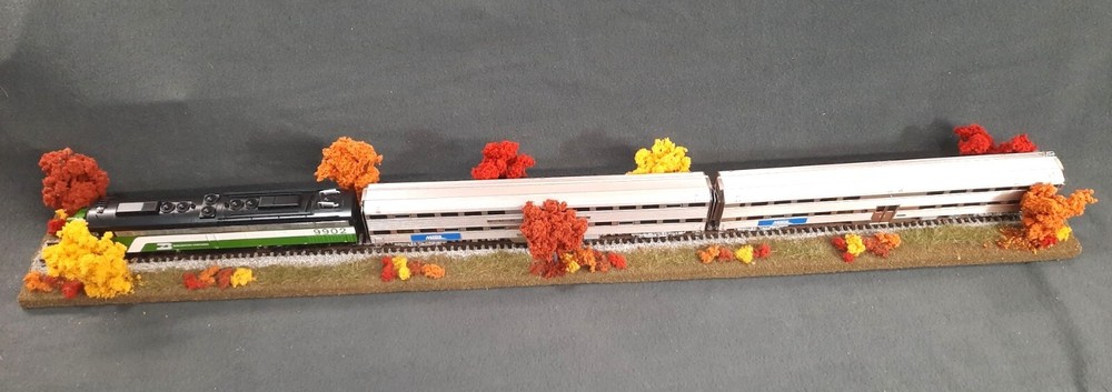 HO SCALE 36" SINGLE TRACK DIORAMA TRAIN DISPLAY -"FALL FOILAGE SCENE"