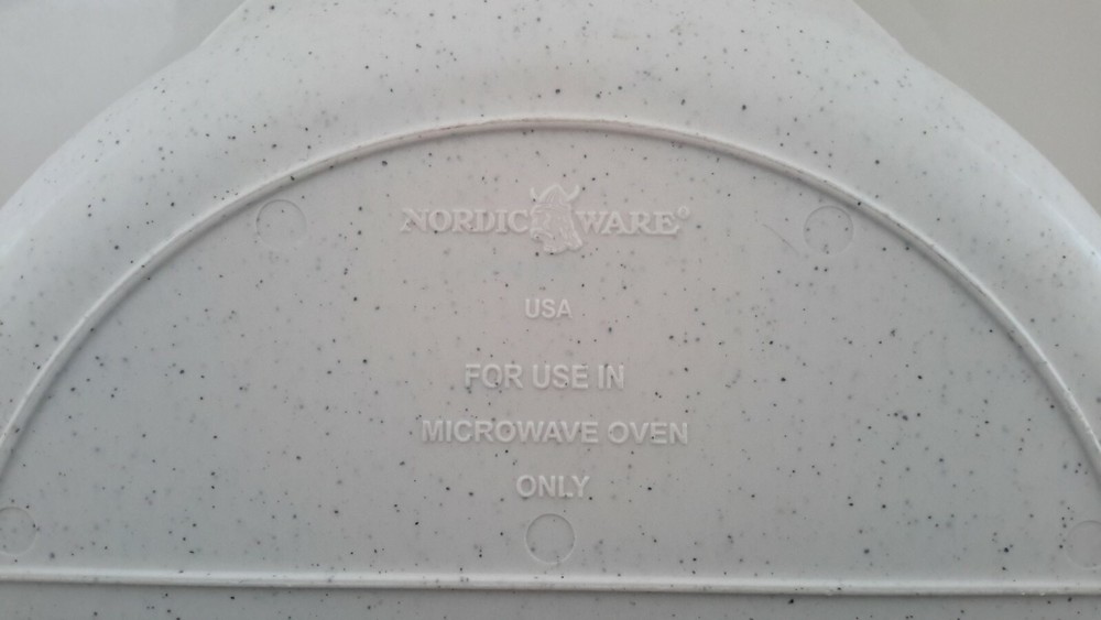 Nordic Ware Microwave Omelet Pan White EUC