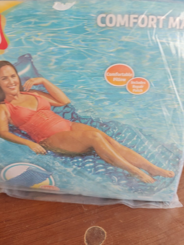Neon Blue Inflatable Comfort Mat 5 Ft x 9 Ft Bubble Texture Pool Float BLUE New!
