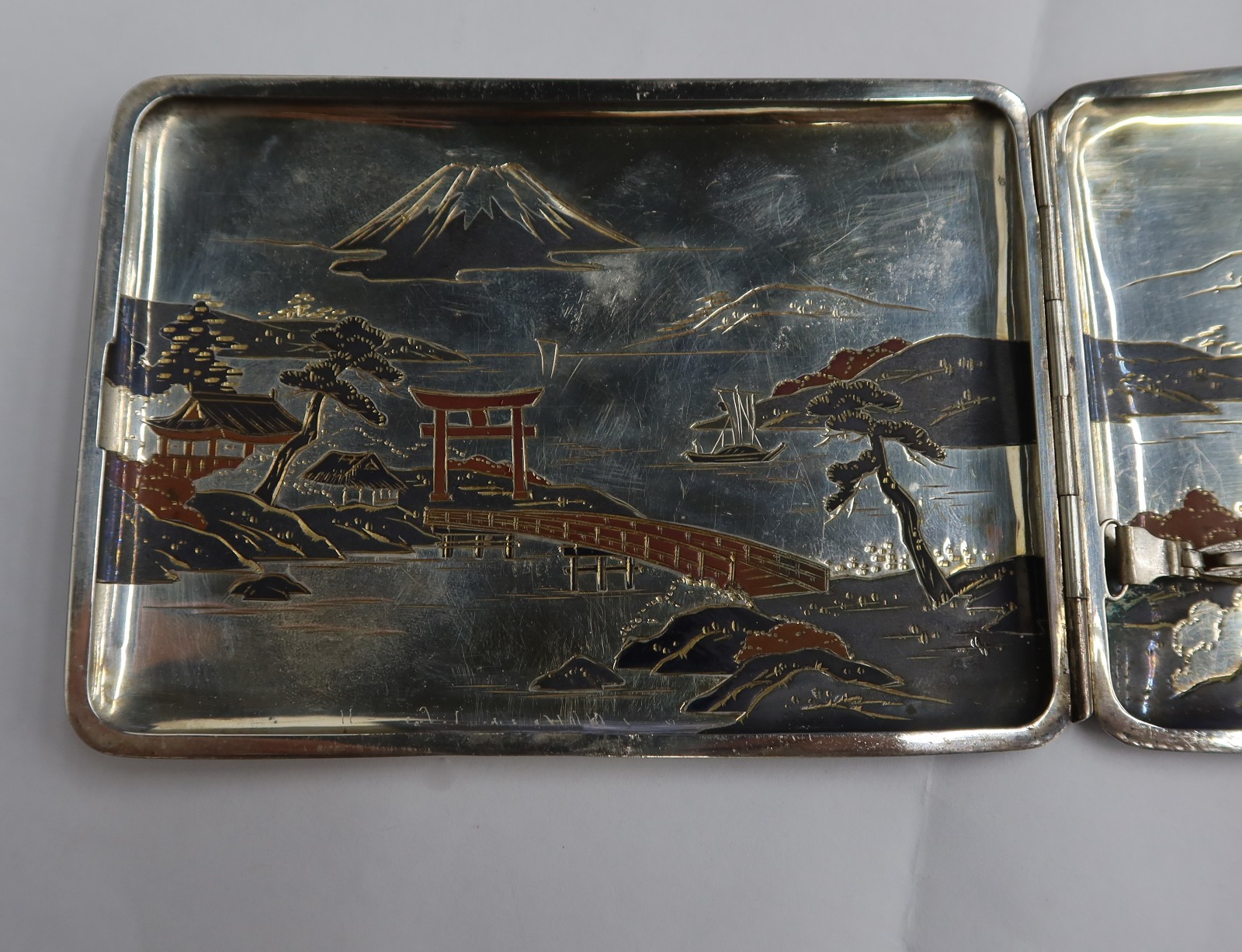 Japanese Mixed Metal 950 Silver Cigarette Case Mount Fuji circa 1920