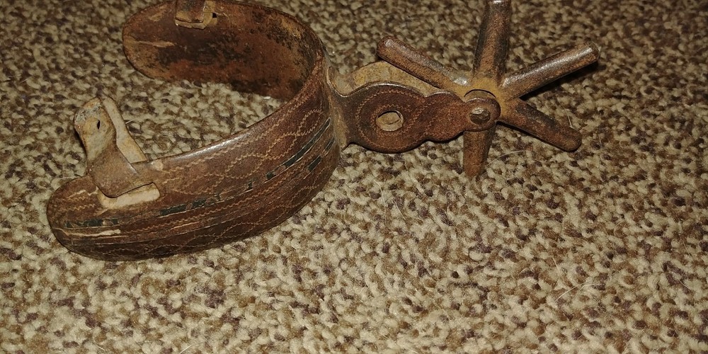 mexican left spur, engraved, very old, single spur