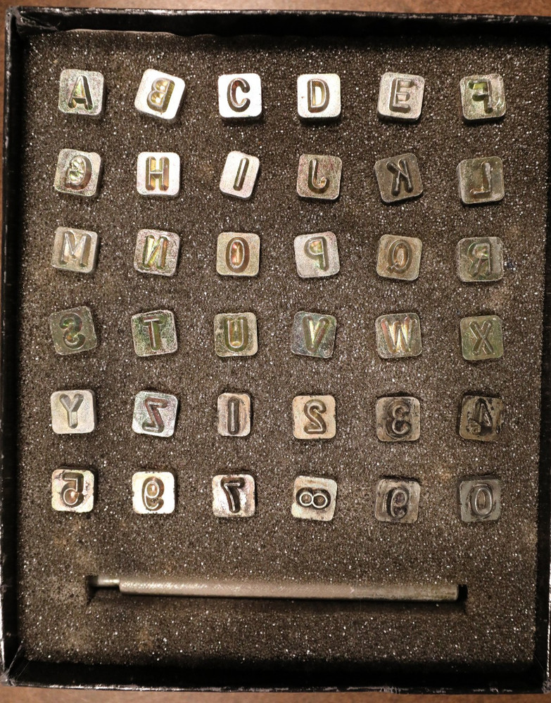 Craftool 8137 Alphabet and Numbers 1/4"