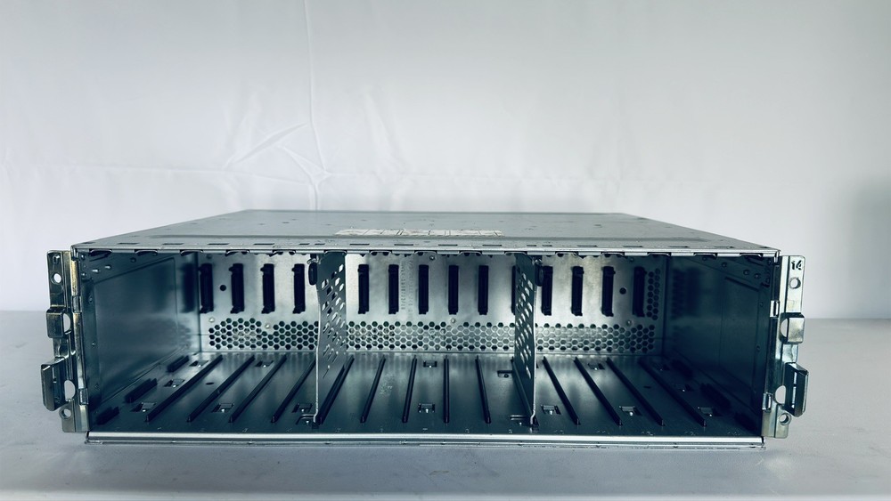 EMC VNX5200 Storage Array 071-000-553 3U Disk Array Enclosure (DAE) 3.5"