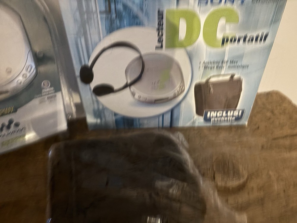 Sony Walkman ESP MAX model D-E221 With Case New Sealed