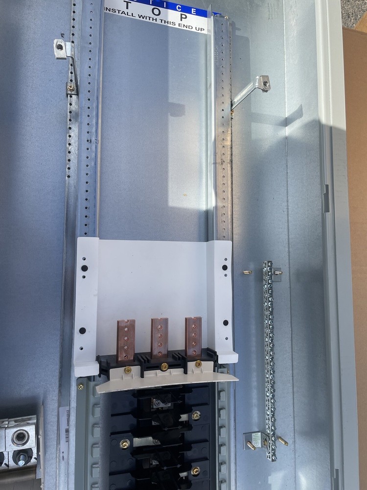 1-400 AMP 480V MAIN LUG PANELBOARD 42 SPACE 3PHASE 4WIRE COMPLETE PANEL