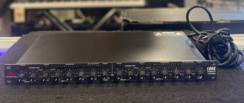 DBX 1066 Compressor / Limiter / Gate 2 Channel Rack Effect Unit w/ Power Cable