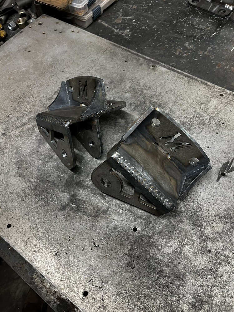 Offset Traction Bar Frame Mounts (5/8” Bolt Hole)