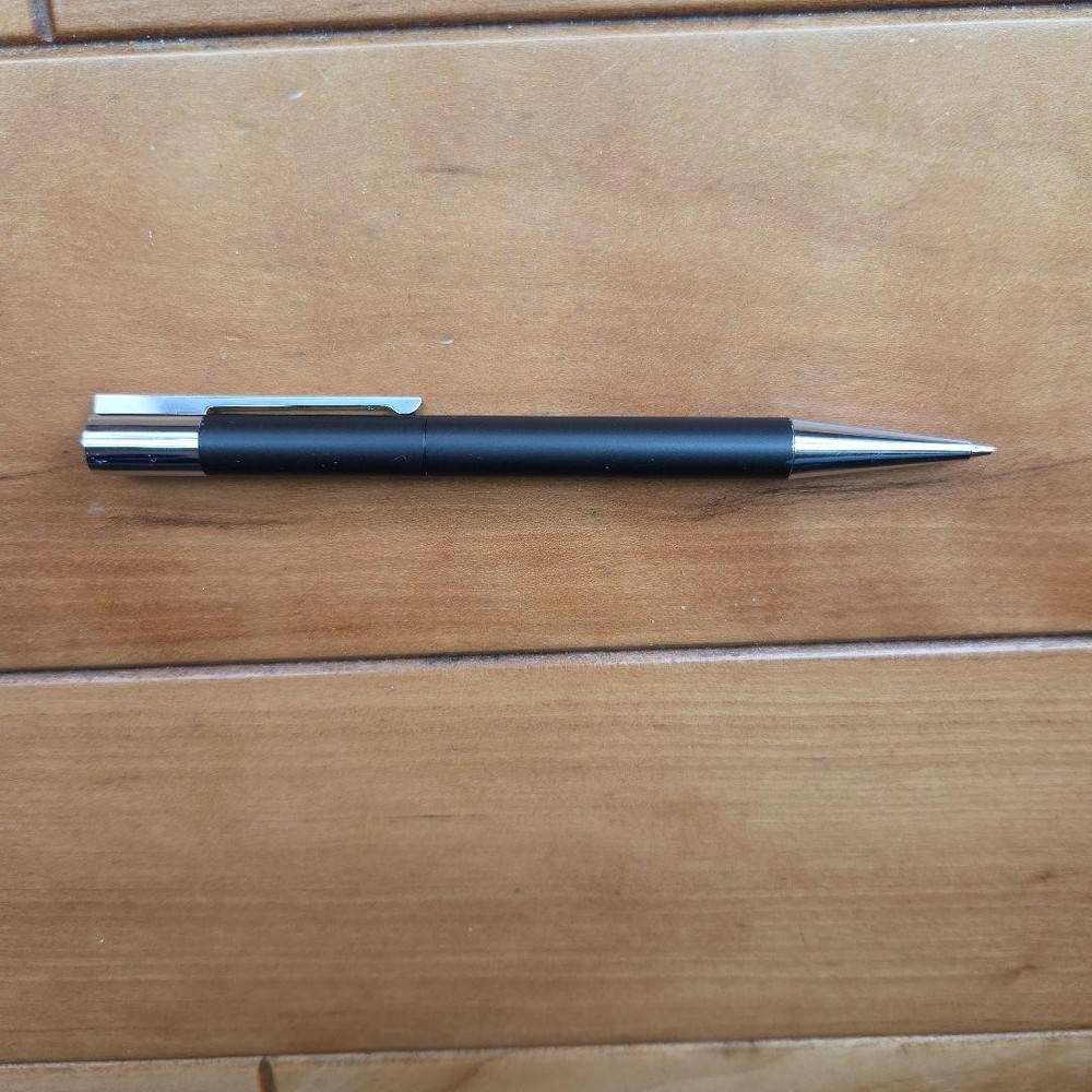 Black mechanical pencil body #e8565f