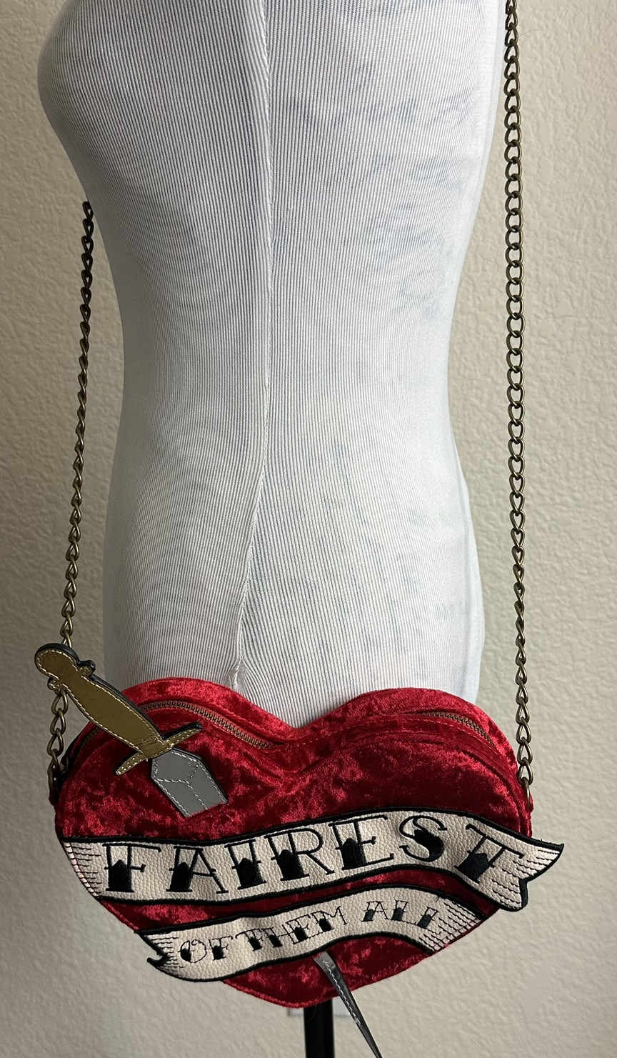 Oh My Disney Store Snow White Fairest of Them All Crossbody Bag Heart Chain New