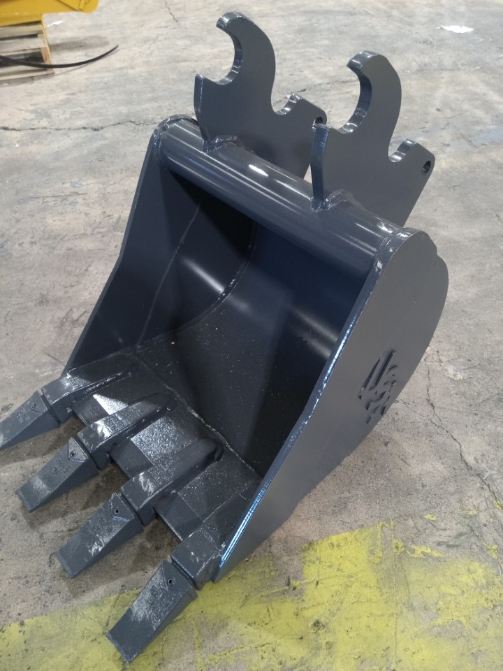 18 Inch Mini Excavator Bucket Fits Machines 5,000 To 6,000 Lbs