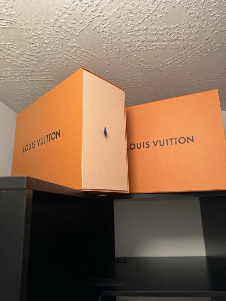 Empty Designers Gucci Boxes And Bags.