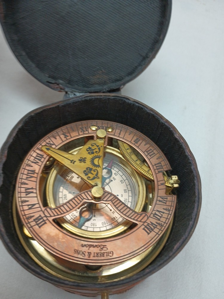 GILBERT AND SON LONDON Sundial Compass With leather case