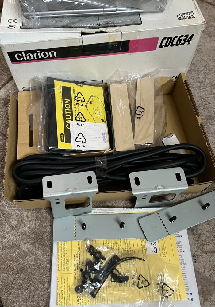 Clarion CDC634 Auto 6 CD Disk Changer. Complete Kit in Original Box
