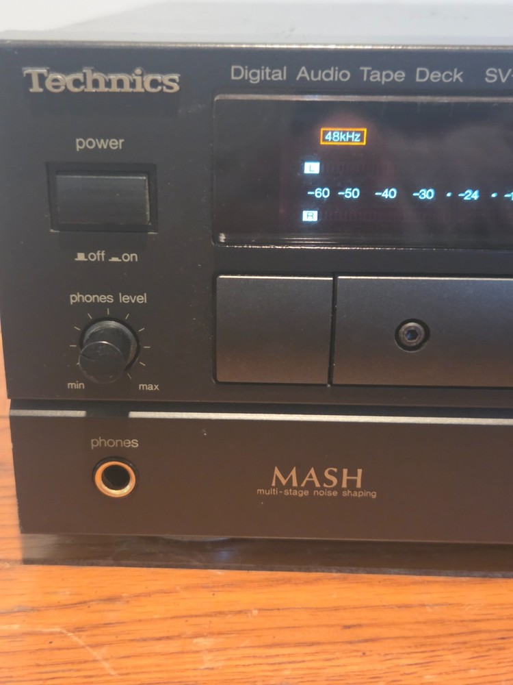Technics SV-DA10 DAT Player Recorder Digital Audio Tape Deck