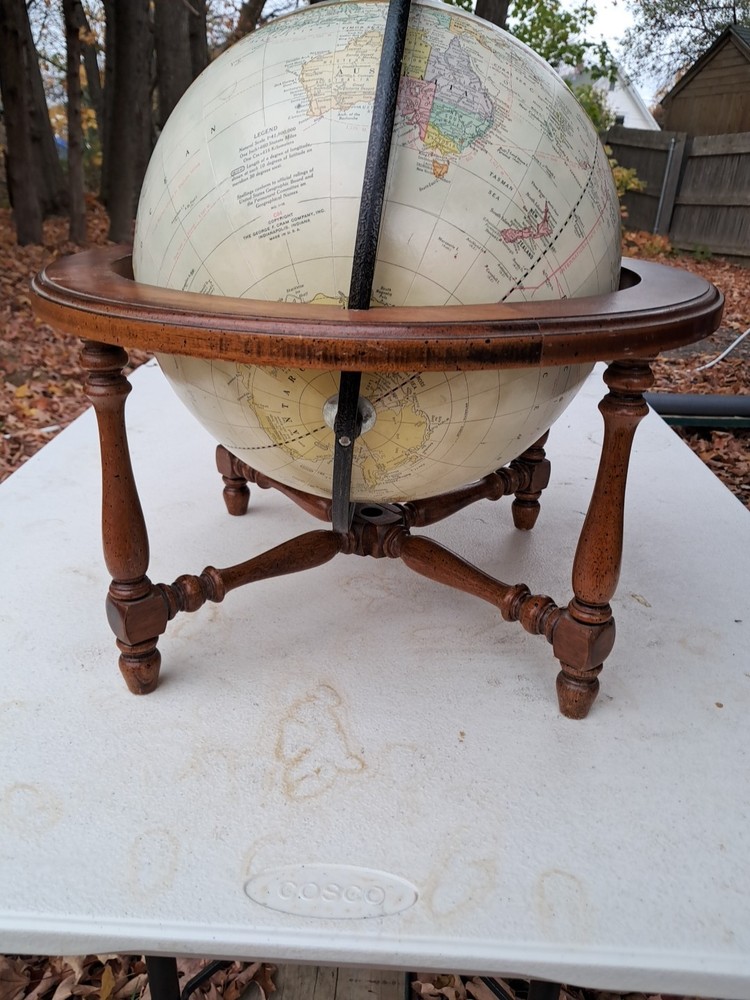 Crams 12" Globe With Butler Stan
