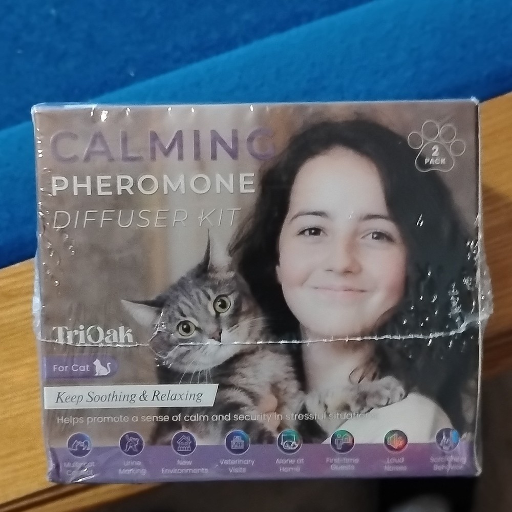 TriOak Calming Pheromone Diffuser Kit for Cats 2 Diffusers & 2 Refills