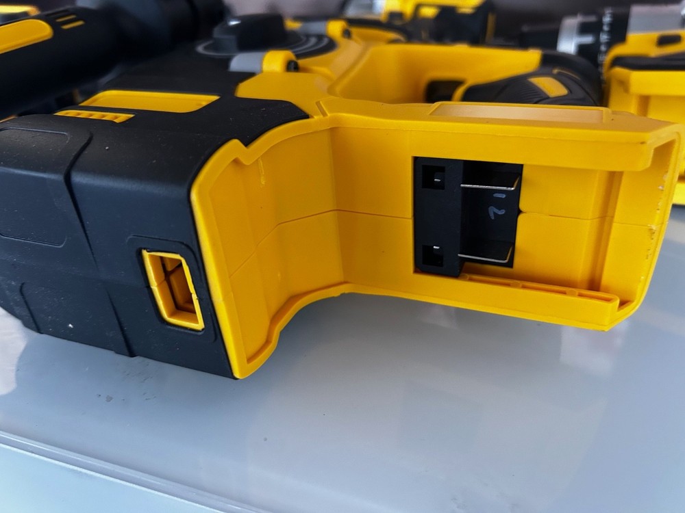 New Dewalt Dupe Drill Kit ( Unbranded )