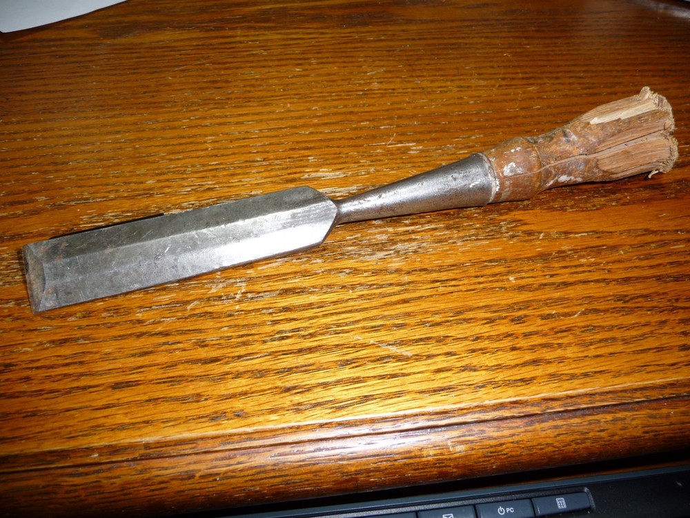 Vintage ZENITH Marshall Wells 1” Bevel Edge Wood Socket Chisel Tool