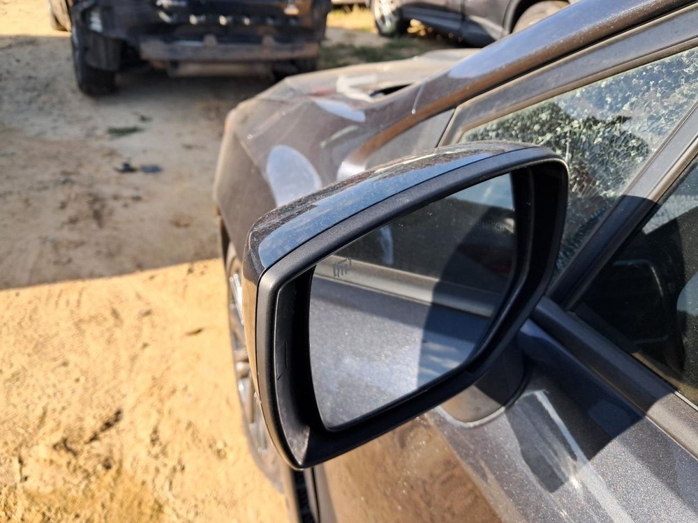 V60 2019 Glove Box 4785945