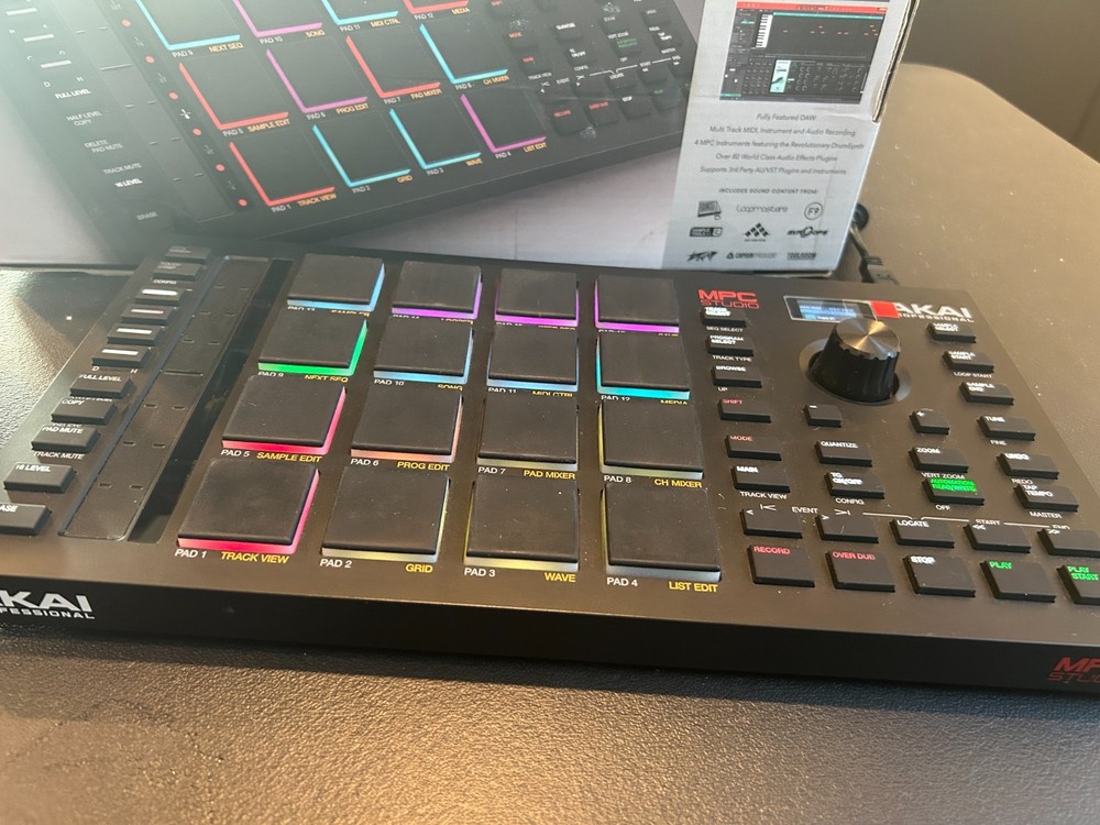 Akai Professional MPC Studio Controller + MPC Software – Great Condition, Light
