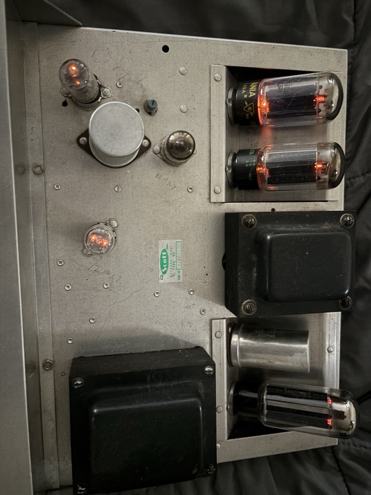 Old Amplifier With Complete Tube Set