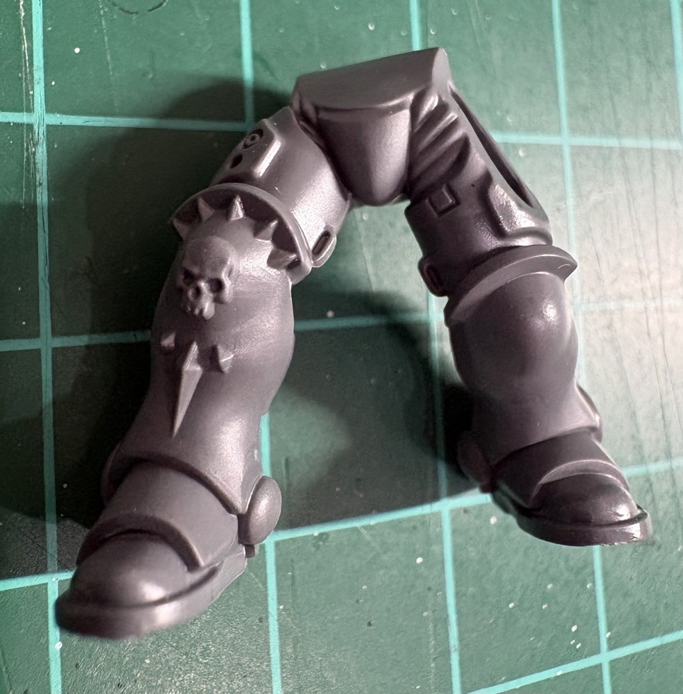 Warhammer 40K Primaris Chaplain Legs – Character Armour Lower Body Kitbash
