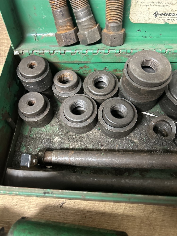 Greenlee No. 1804 Ratchet Knockout Punch Driver Set