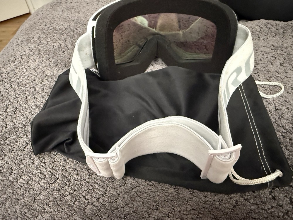 Giro Ski Goggles White Frame Green Mirrored Lens Adjustable Strap Foam Padding