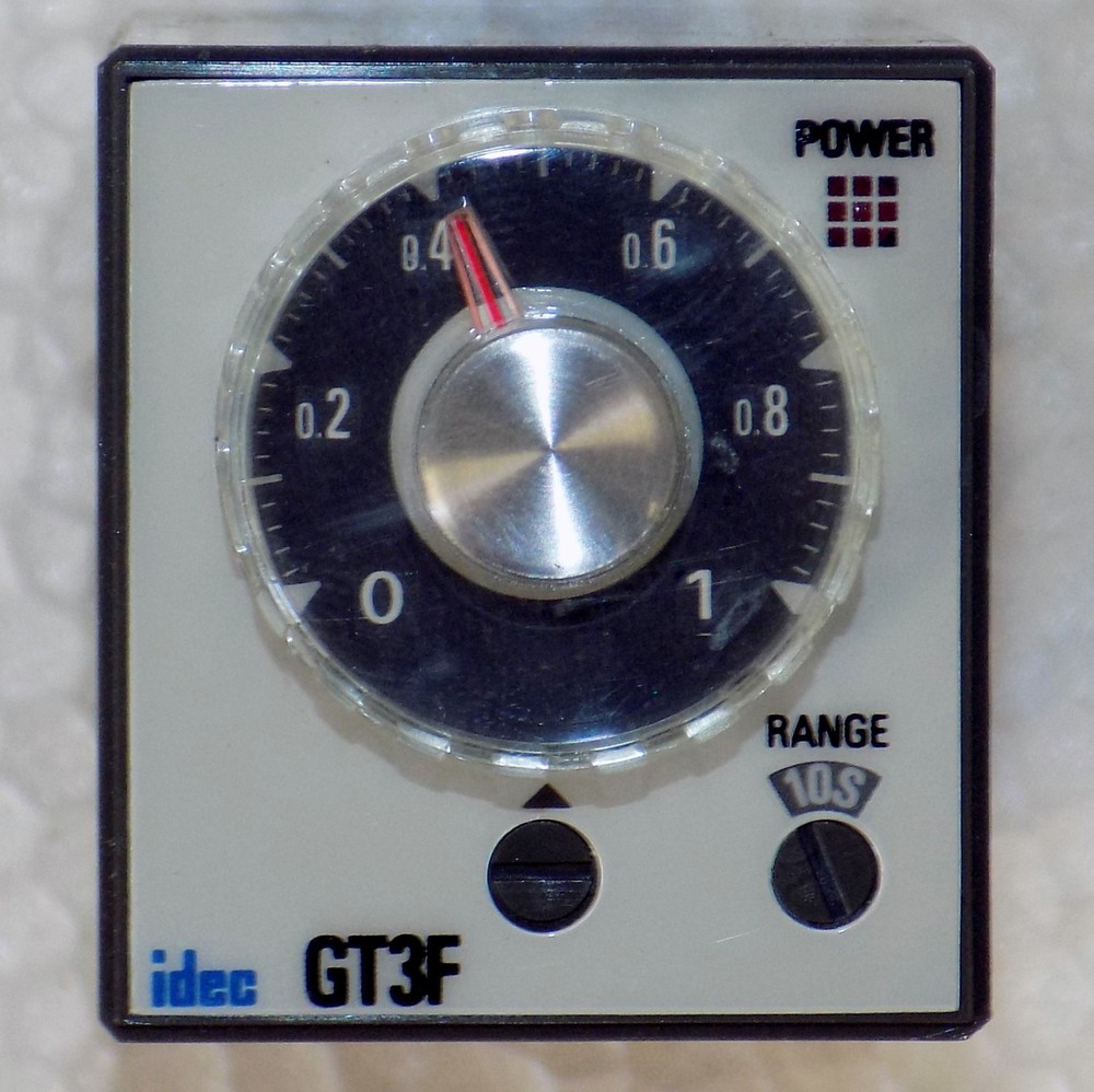 IDEC GT3F-2D24 TIMER RELAY DC 24V