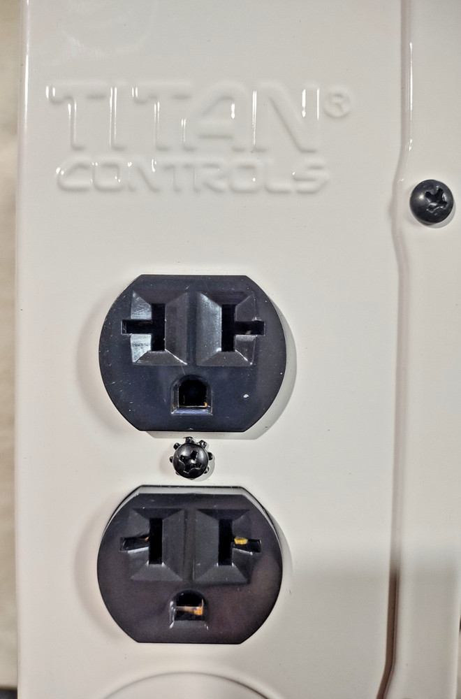 OPEN BOX -Titan Controls Helios 3 – 4-Light 240V Grow Light Controller (702-670)