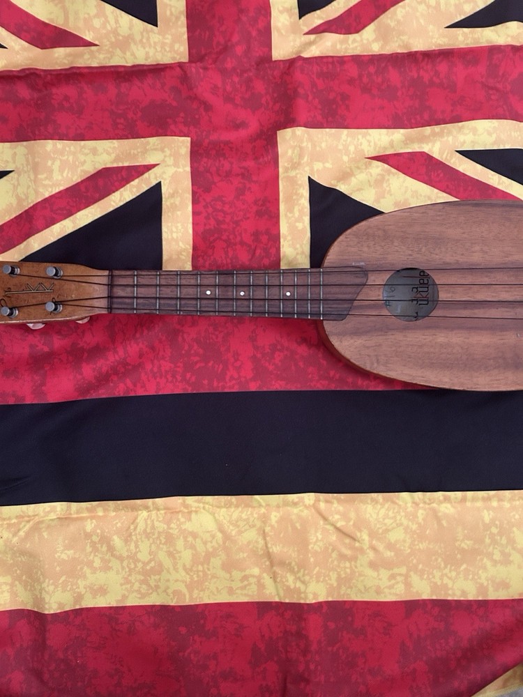 Kamaka Pineapple Soprano 4-String Koa Ukulele Brown Natural #16
