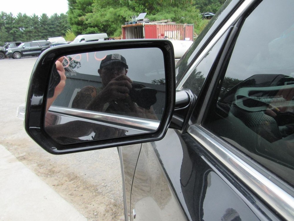 TRAVERSE 2018 Glove Box 1072814