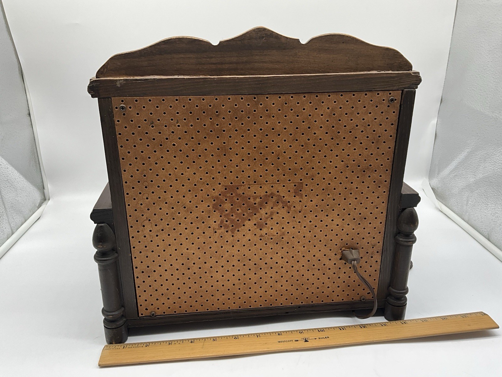 Guild Vintage 1965 "Button & Bows " Vacuum Tube AM/FM Radio Sewing Cabinet