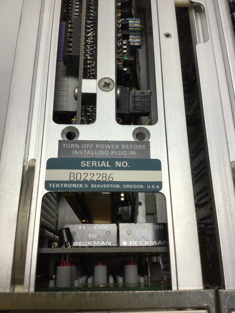 Tektronix 7D01 Logic Analyzer W/ DF2 Display Formatter