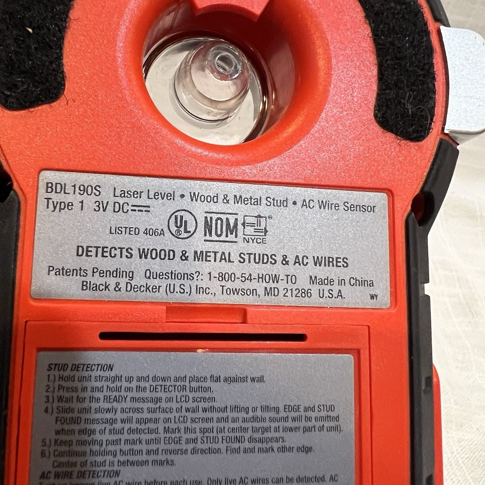 BLACK+DECKER BDL190S BullsEye Auto-Leveling Laser ~ Stud Sensor Tool w/ Case