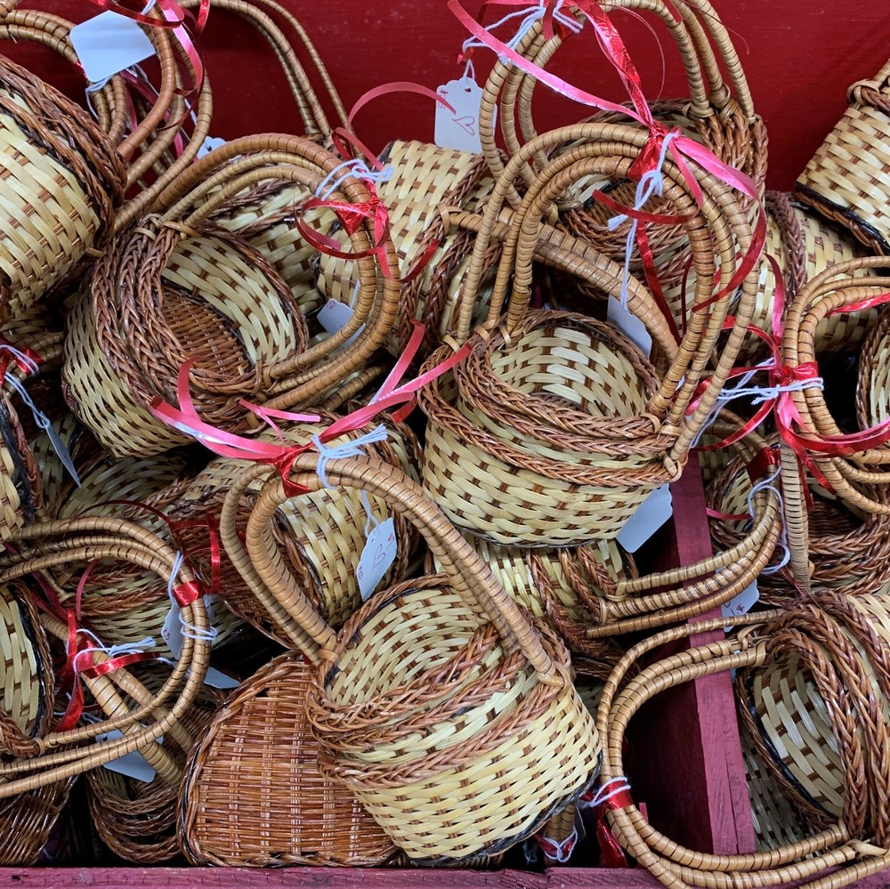 Multi Avail: Nesting Heart Woven Wicker 3-Basket Set Small Mini Gift with Handle