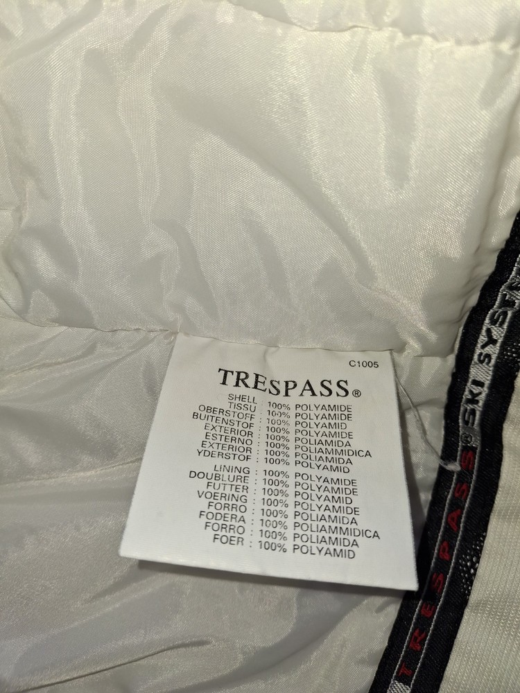 Trespass Size M Ski Jacket. Ski Snow System. High Performance Insulation.
